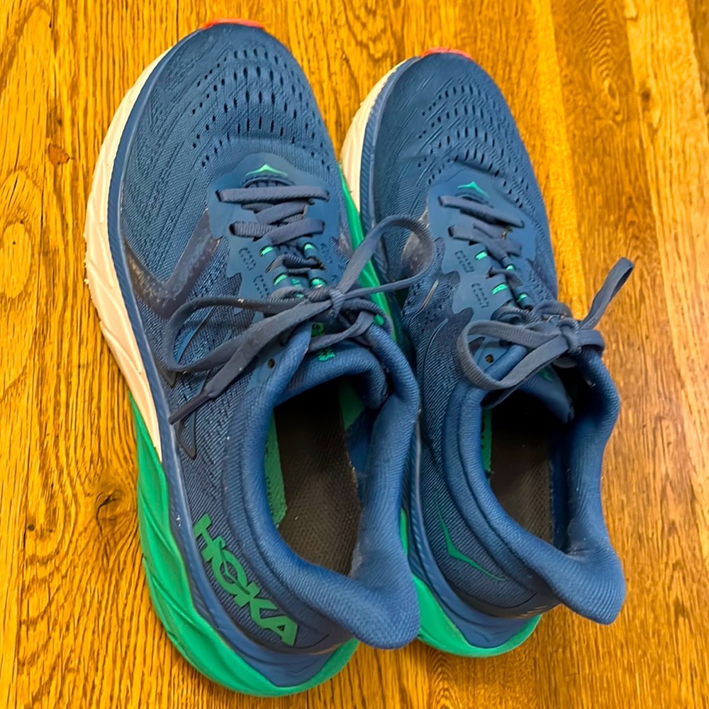 Hoka One One Arahi 5 women’s size 8, good condition